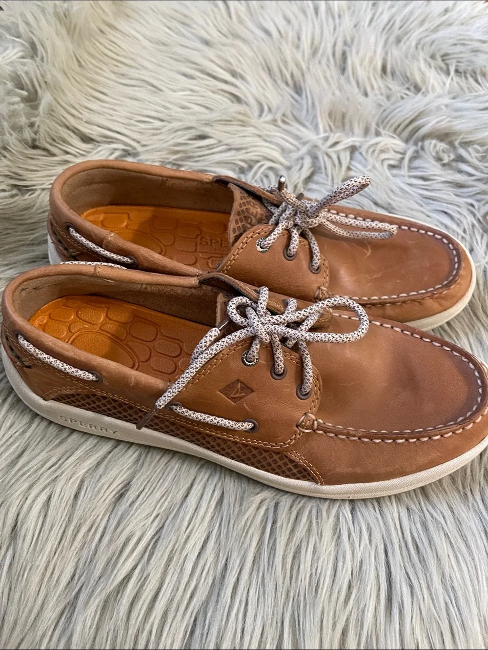 Sperry Men’s Brown Leather Boat Shoes with White Sole and Patterned Laces